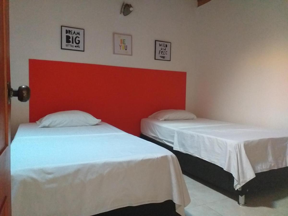 נייבה Backpackers And Travellers Hostel מראה חיצוני תמונה